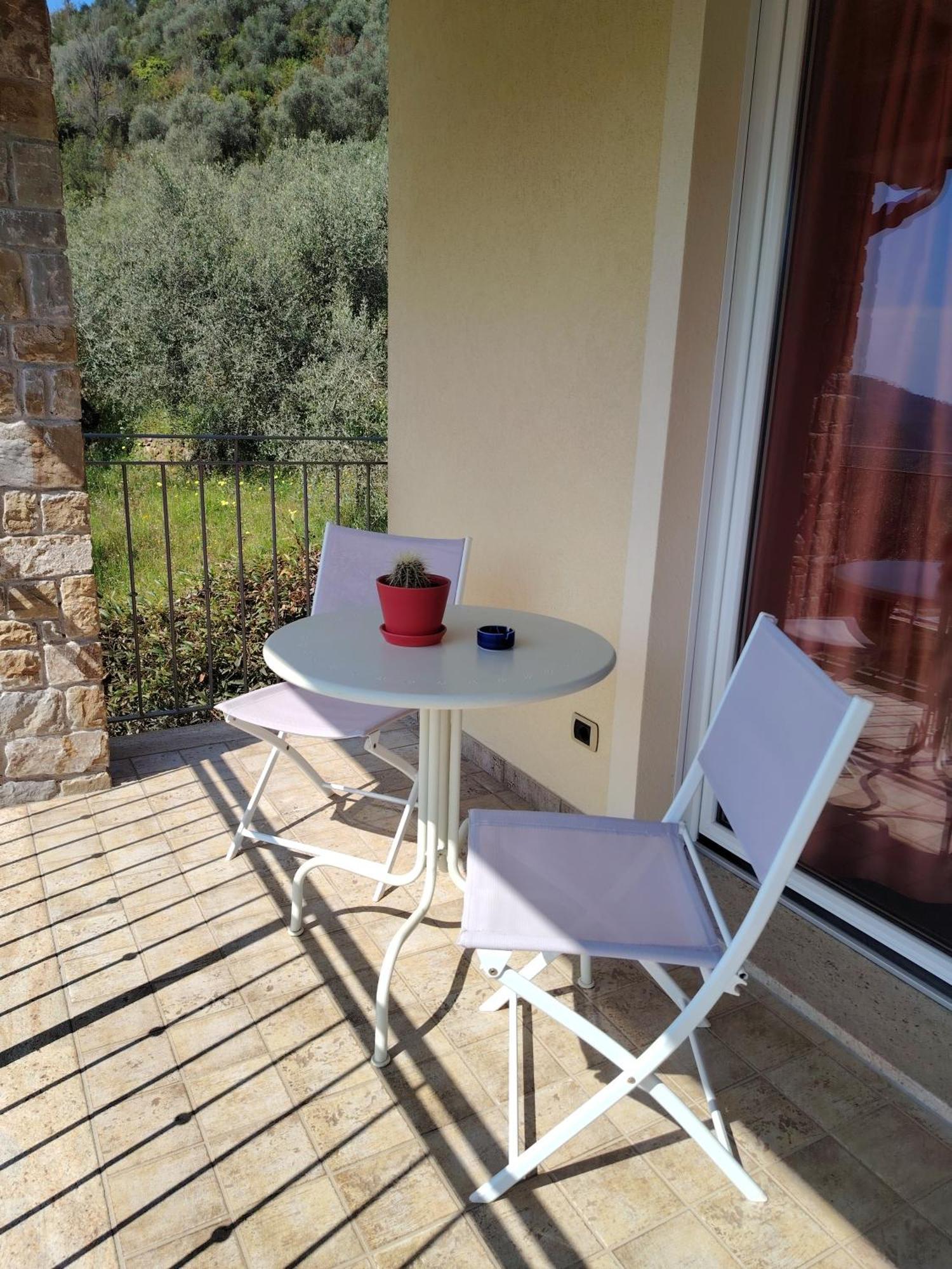 Bed and Breakfast La Cicala Stonata Dolceacqua Exterior foto